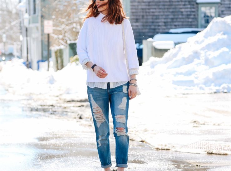 DISTRESSED BOYFRIEND JEANS AND NEUTRALS