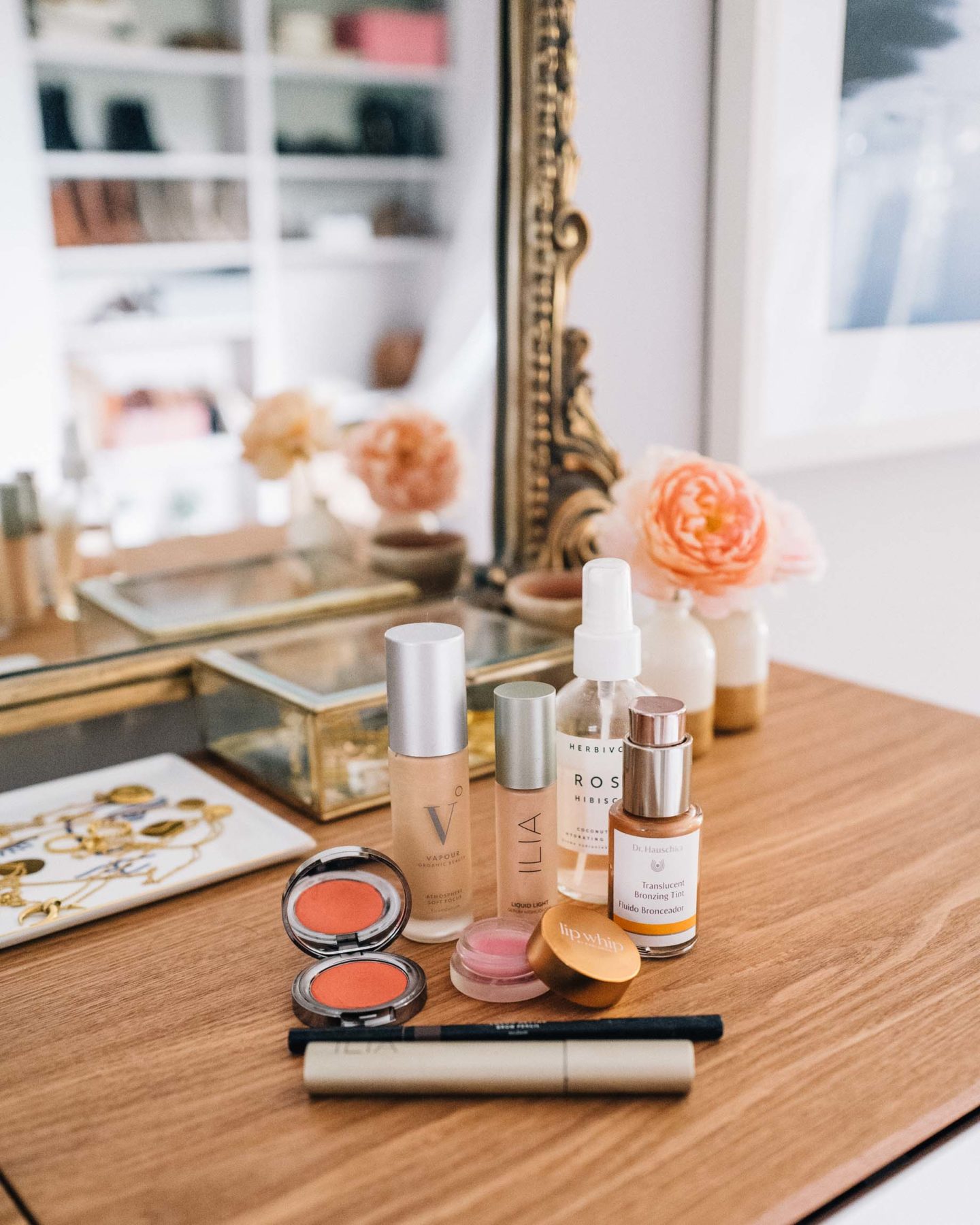 Jess Ann Kirby shares her five minute summer makeup routine will all clean, non-toxic products.