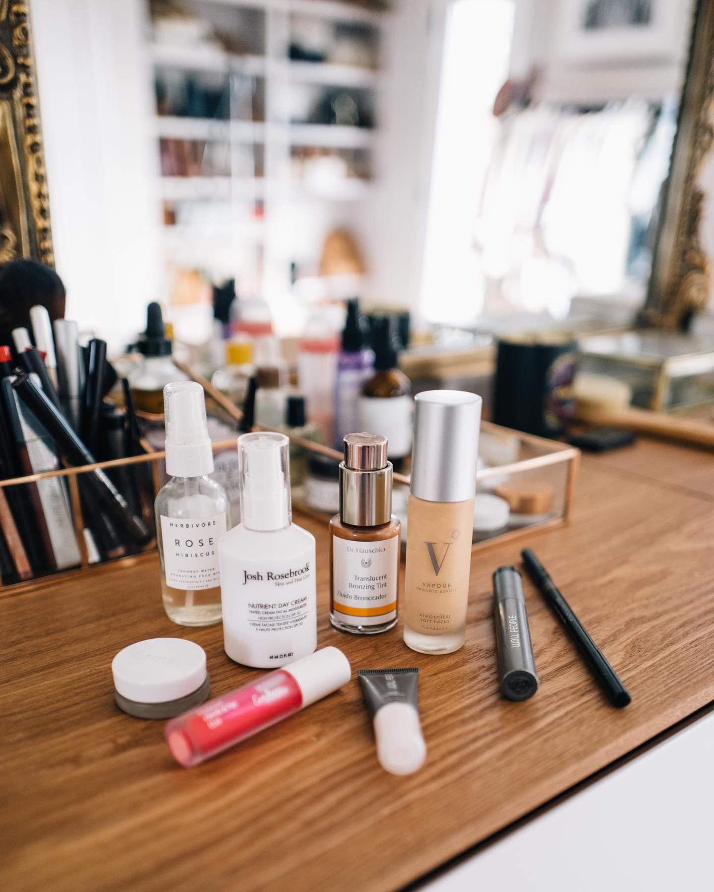 Jess Ann Kirby shares her every makeup routine with all clean beauty, non toxic products.